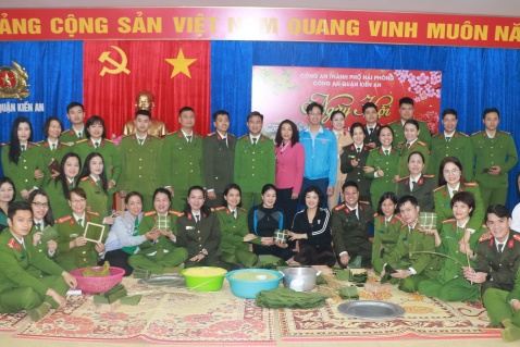 Công an quận Kiến An: Ý nghĩa Ngày hội “Gói bánh chưng xanh – Trao Tết an lành”